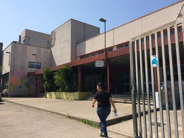 Scuole belle?  Così sono ridotte a Napoli 17