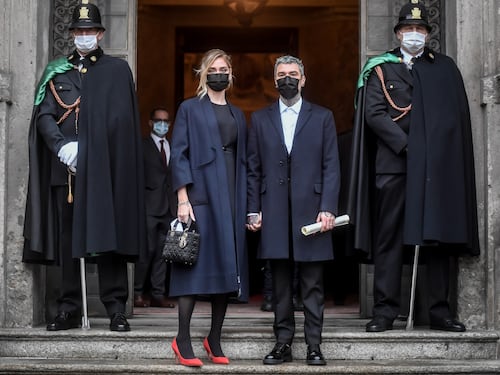 Silvio Berlusconi videochiama Fedez e la Ferragni: "Complimenti per l'Ambrogino"