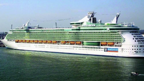 La prima volta di Royal Caribbean alla SpeziaCrociere, l'attracco della Liberty of the Sea: parte la sfida con Livorno