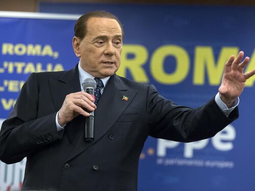 Berlusconi, appello all'unità: "Divisi aiutiamo solo Renzi"