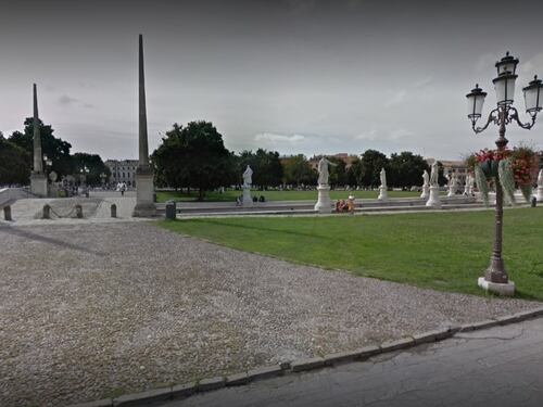 La guerra delle statue (femminili) si conclude con una vittoria di Pirro