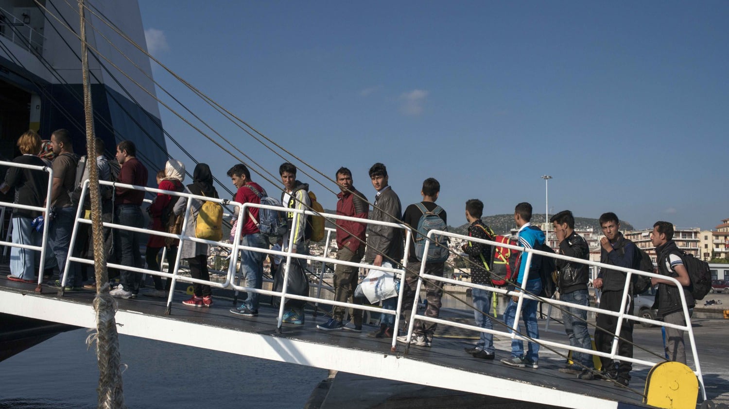 Mille migranti in un paese di 100 abitanti