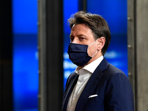 Il centrodestra chiede la testa del premier "È responsabile del disastro sanitario"