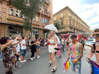 Uomini vestiti da cani, utero in affitto e maternità surrogata. Ecco il Gay Pride di Palermo 20