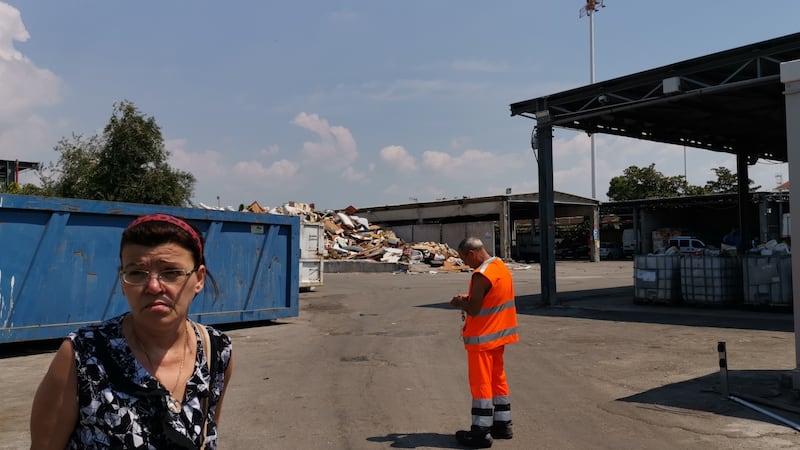 "Puzza dal sito di stoccaggio dei rifiuti", la protesta a Napoli 2