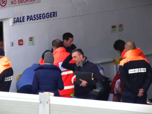 Napoli, nave si schianta contro la banchina: 44 feriti in ospedale. Grave una donna