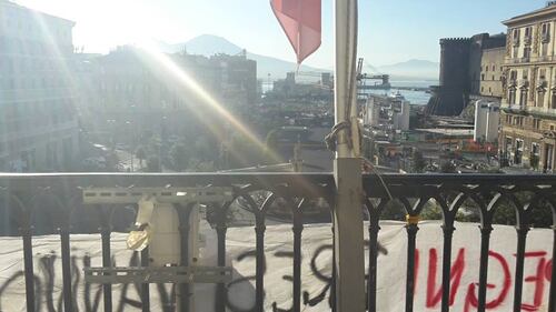 Napoli, attivisti di "Magnammece o Pesone" occupano il Comune 5