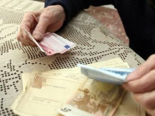 Anziana casca nel tranello di due truffatori e consegna loro 5000 euro