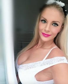 Francesca Cipriani, reggiseno di fuoco 10