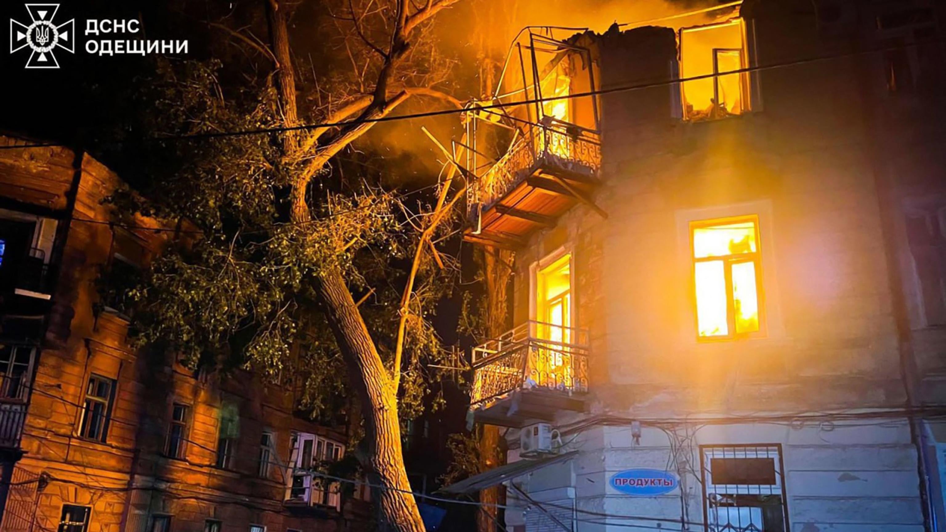 Raid russi contro Kiev e Odessa. Sanzioni Ue su petrolio e banche