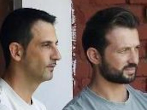 Un presepe con i due marò. E la Cgil lo crocifigge