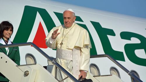Papa Francesco in partenza per Amman 2