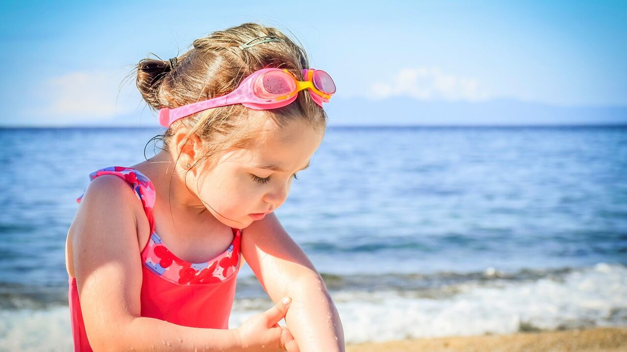 Bambini e afa, il decalogo intelligente per proteggerli in maniera divertente