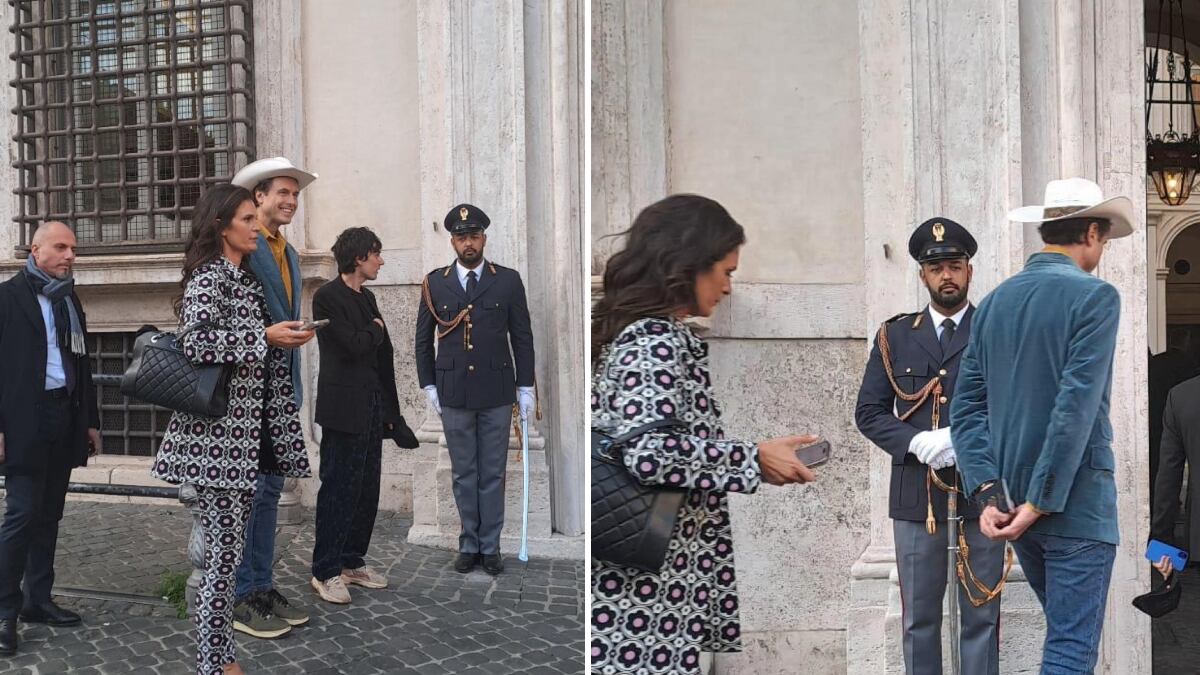 Il fratello di Musk a Palazzo Chigi con Stroppa e la moglie di Bocelli. Il Pd: "Il governo chiarisca"