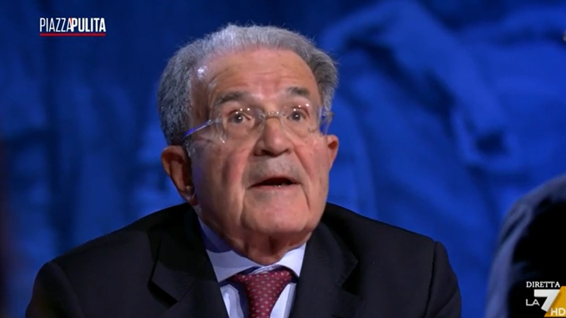 "Due piedi in due campi". Prodi attacca la Meloni
