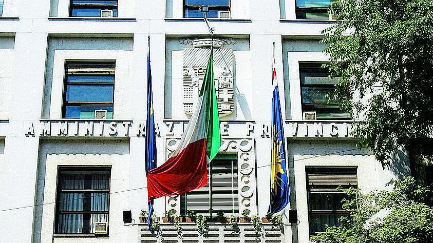 Guerra (da 10 milioni) tra Province