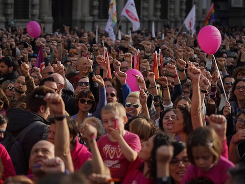 "Nessun confronto". Roccella gela i sindaci sulle coppie gay