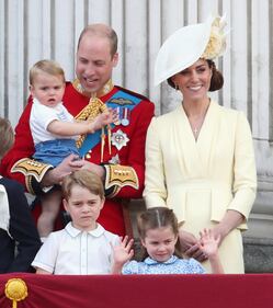 Royal Family, i Cambridge al Trooping the Colour: foto 13
