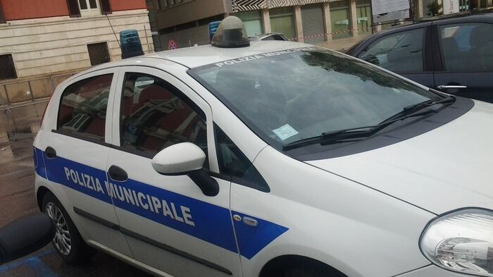 Tre notti in albergo senza pagare, denunciati cinque stranieri