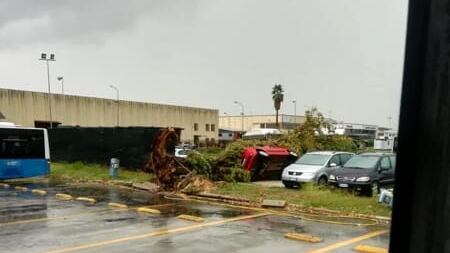 Maltempo, sottopassi allagati e strade chiuse