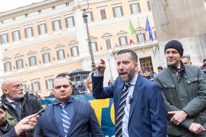 L'opposizione contro la conferenza sulla remigrazione occupa la sala stampa della Camera 12