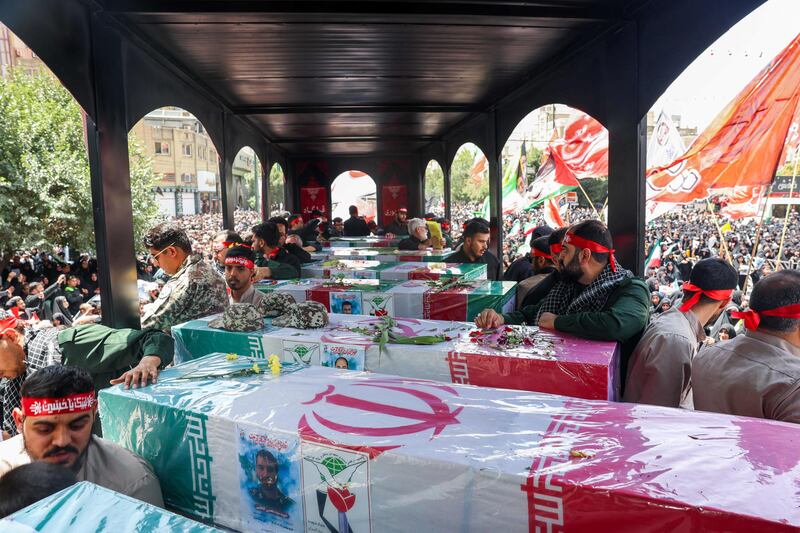 Teheran scende in piazza per i funerali dei "martiri" della guerra dei 12 giorni 8