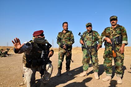 Così i parà addestrano i curdi a Erbil 18