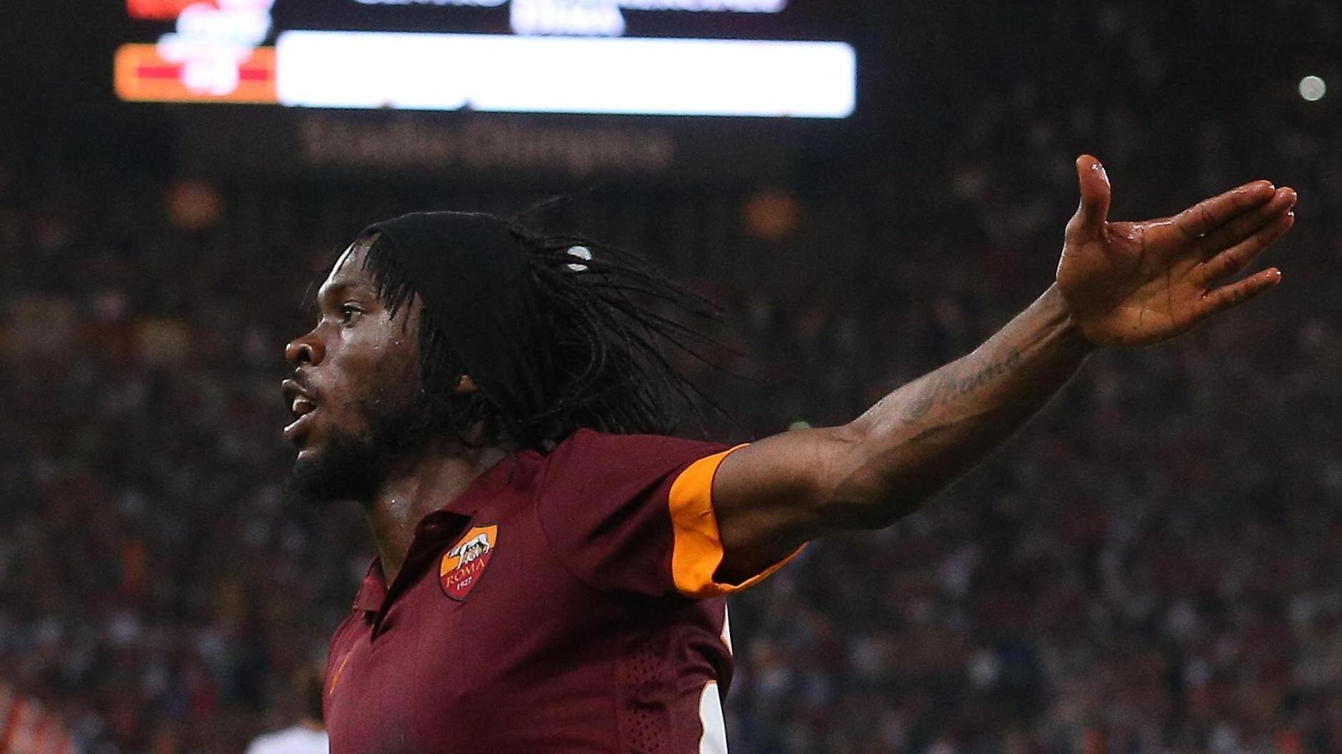 Gol, scontri e feriti. Ora la bella Roma teme solo i suoi tifosi