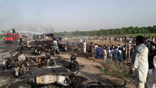 Pakistan, 146 morti nell'incidente a un'autocisterna 9