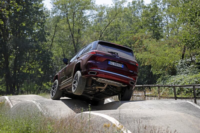 Jeep Grand Cherokee 4xe: guarda tutte le foto 13