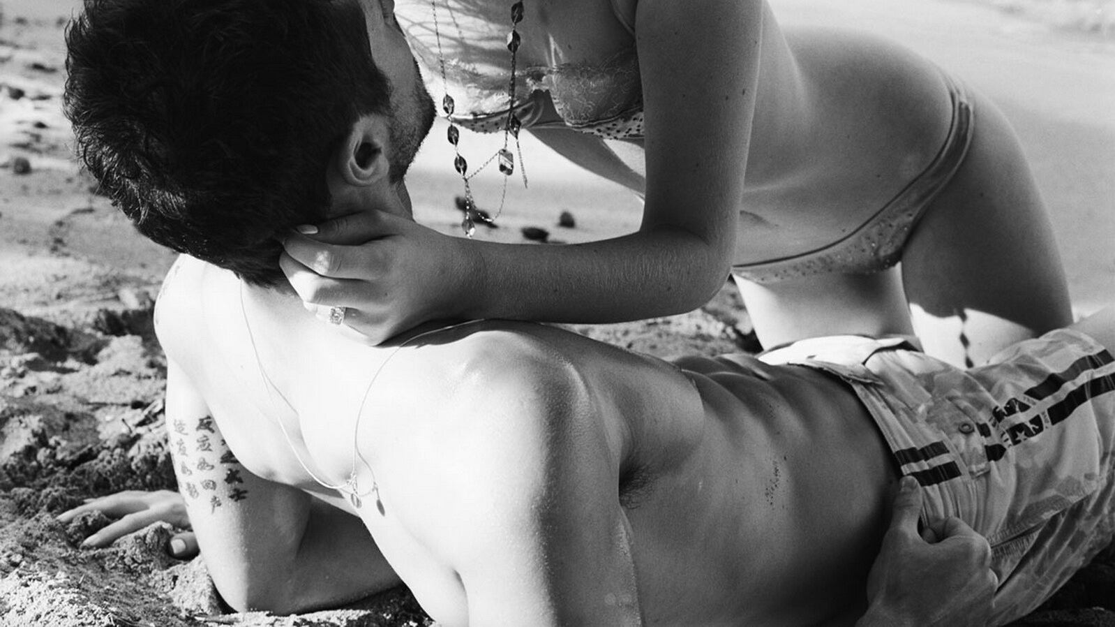 Fanno sesso in mare, intrappolati nel Fermano