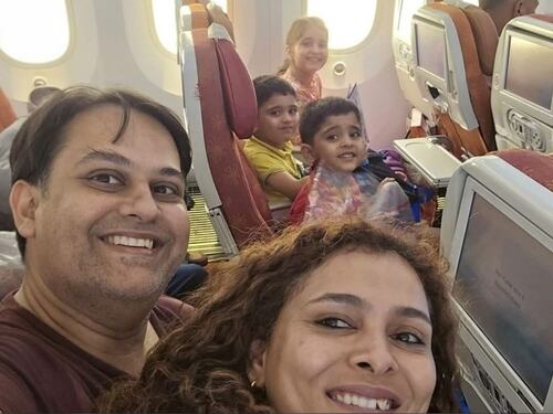 Tragedia dell'aereo schiantato in India: l'ultimo selfie insieme prima della partenza