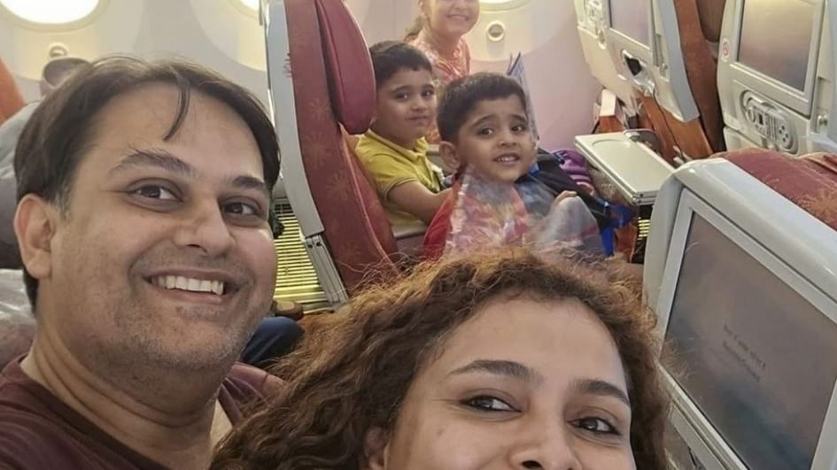 Tragedia dell'aereo schiantato in India: l'ultimo selfie insieme prima della partenza