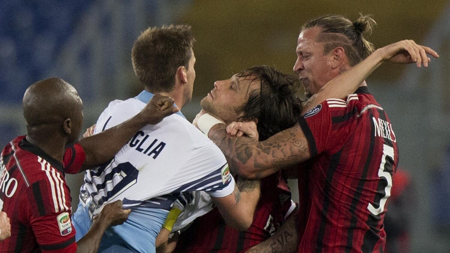 Mexes e il giallo del colloquio in panchina con Mihajlovic