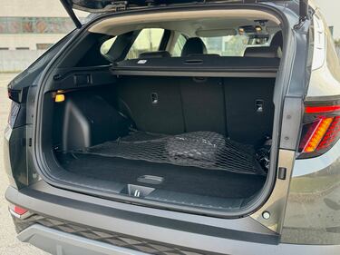Hyundai Tucson PHEV: guarda la gallery del SUV ibrido plug-in con 265 CV 16