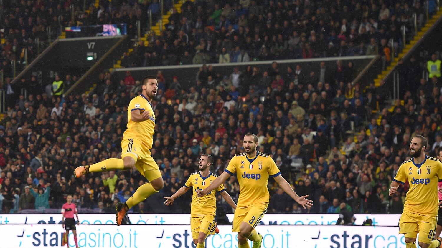 Prova di forza della Juventus: 6-2 all'Udinese in 10 contro 11