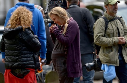 Bridget Jones mamma: Renée Zellweger col pancione sul set 8