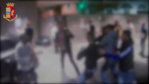 Aggressioni e rapine a Milano da parte del branco: le immagini 4