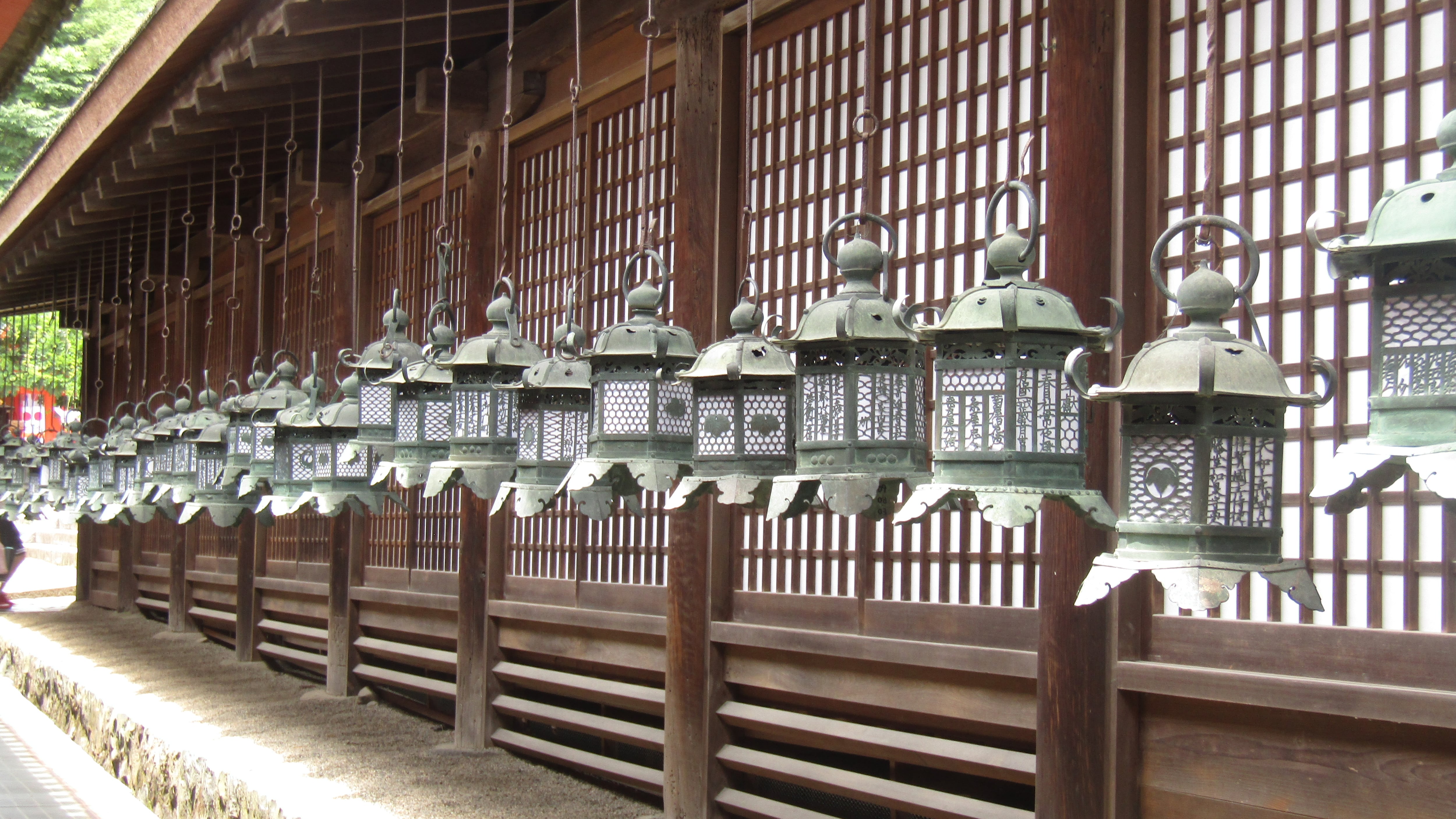 Kasuga Taisha a Nara, dove mille lanterne fanno luce agli dèi
