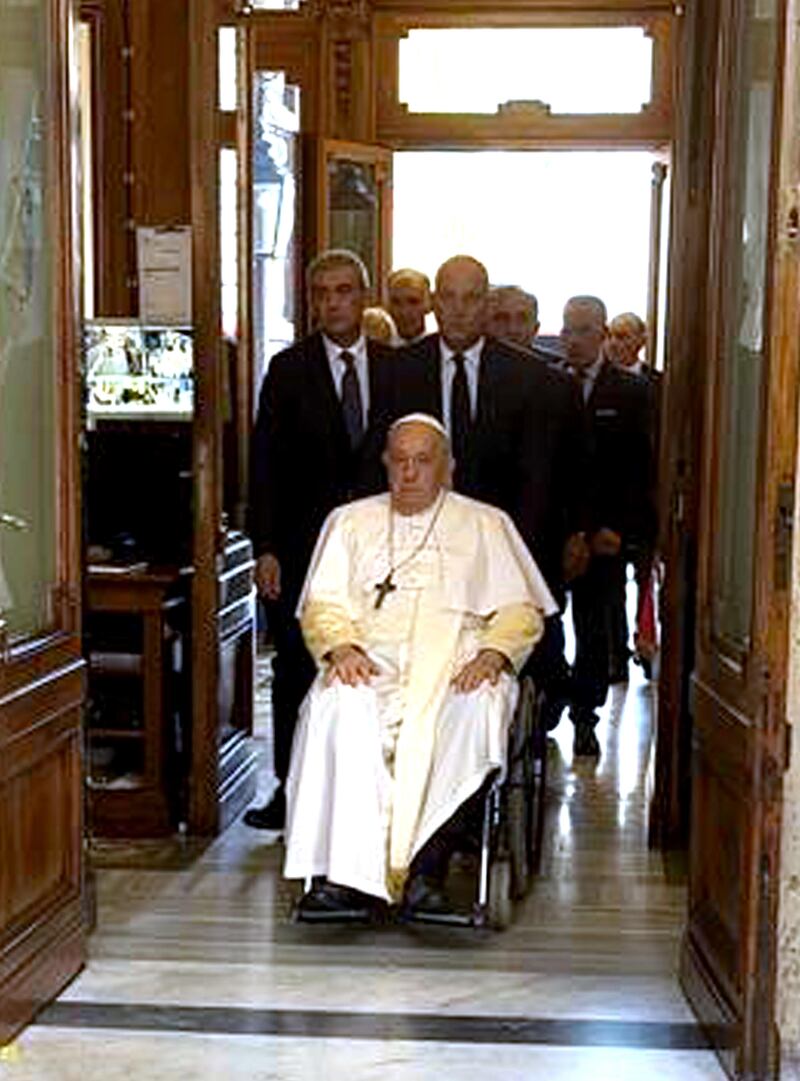 Papa Francesco a Palazzo Madama per Napolitano: l'omaggio a sorpresa del pontefice 6