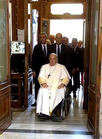 Papa Francesco a Palazzo Madama per Napolitano: l'omaggio a sorpresa del pontefice 6