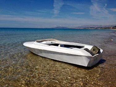 Le barche abbandonate sulle spiagge dell'agrigentino 2