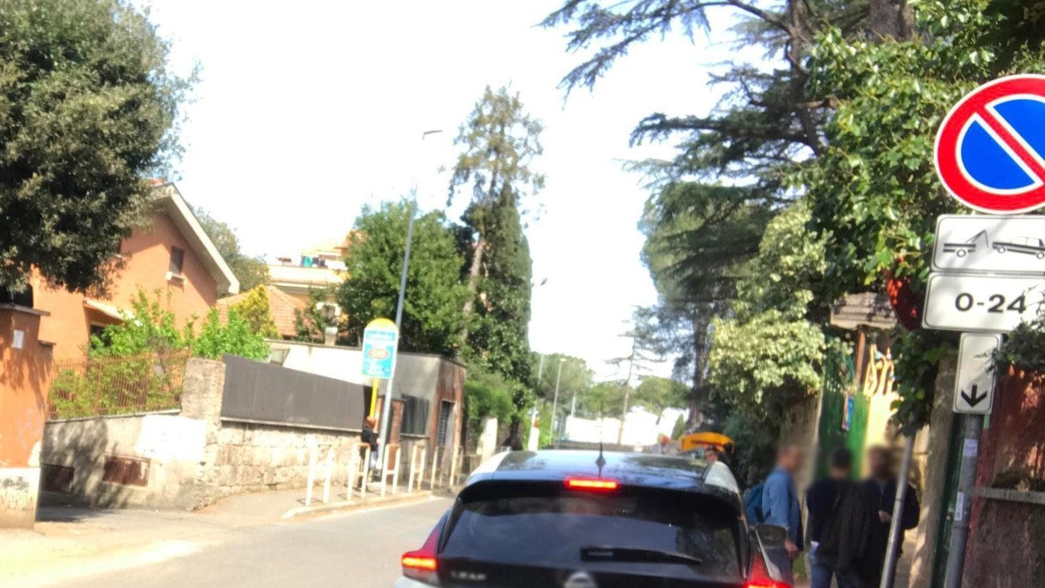 Polemica sul parcheggio dell'auto della Raggi