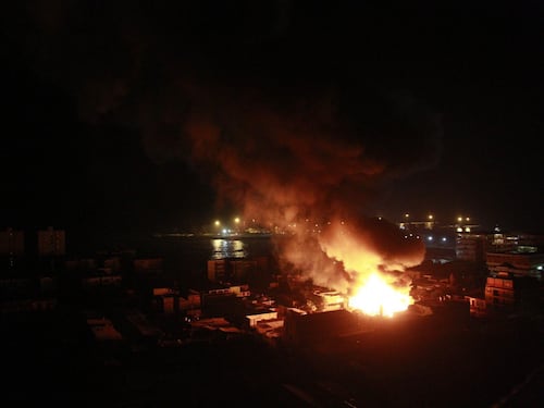 Cile, incendio a Iquique