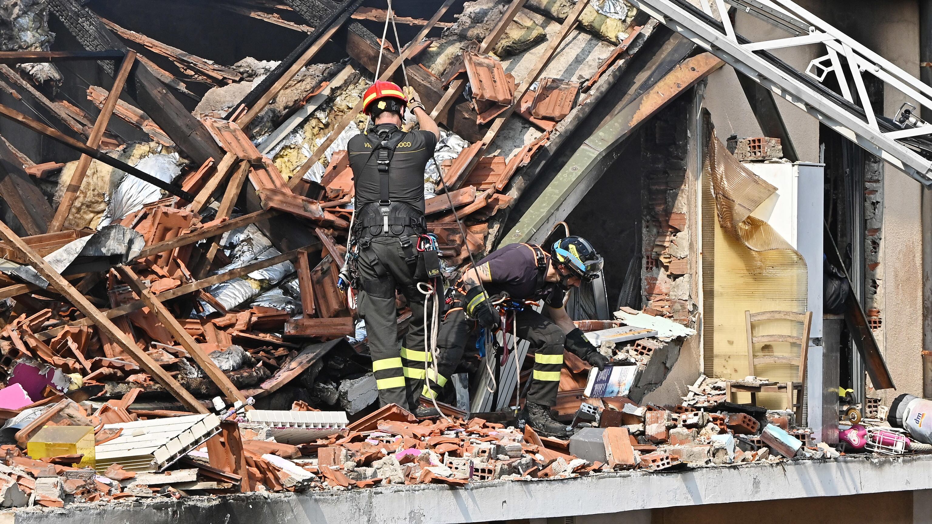 Esplosione in un appartamento vuoto: una vittima e cinque feriti