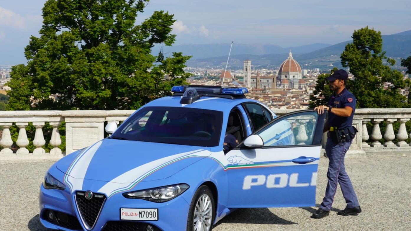 Uccidono un clochard a colpi di tombino: la furia degli stranieri