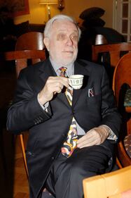 Addio a  Luciano De Crescenzo, a 91 anni si spegne il celebre rappresentante della cultura italiana 4