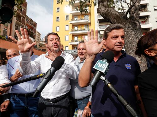 "Sei un ominicchio". Così Salvini asfalta Calenda