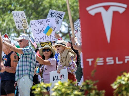 Giravolta degli ambientalisti su Tesla