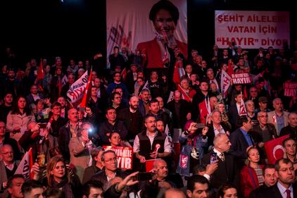 Istanbul, comizio del "no" in vista del referendum costituzionale 9